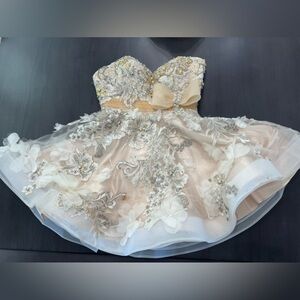 Beautiful Jovani dress, size 6, worn once.